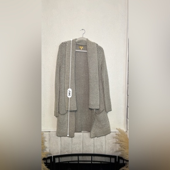 Vera Wang Princess silver and white long cardigan very soft material size large - Picture 4 of 9